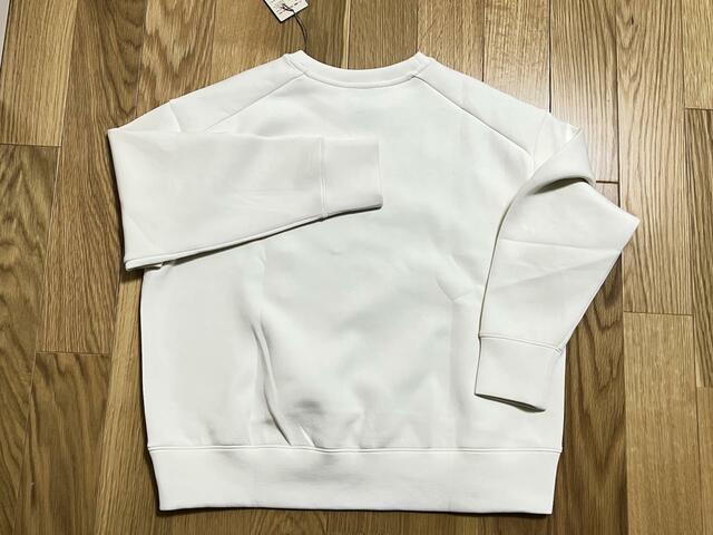 【無印良品 二重編みスウェットシャツ】後ろも購入直後は少しシワが目立つ