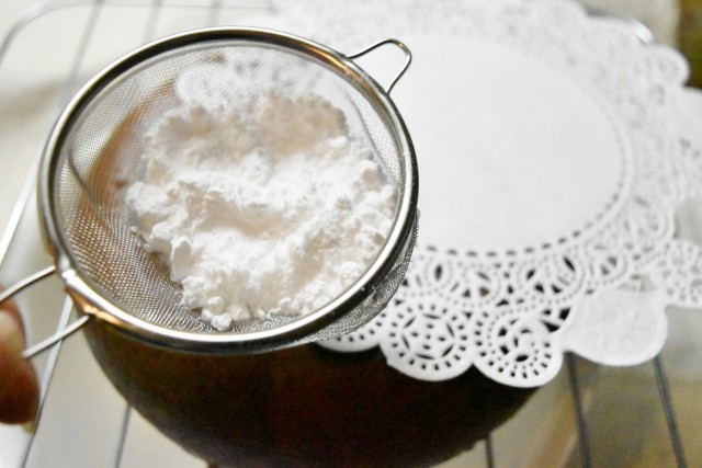 粉砂糖を振りかける