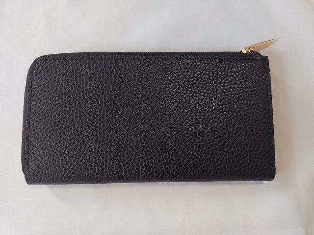 裏面は、シンプルな無地