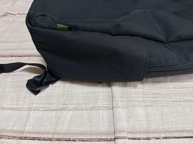 両サイドにボトルホルダー付き