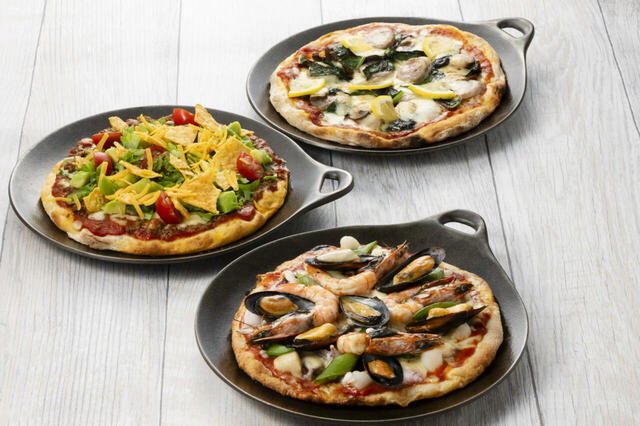 「米粉と大豆粉を使ったヴィスキオピンサ」＜期間：2025年7月1日〜9月30日＞【暑い夏は肉料理でパワーチャージ！ホテルヴィスキオ大阪で「夏の肉ニクフェス」ランチブッフェ開催中！】