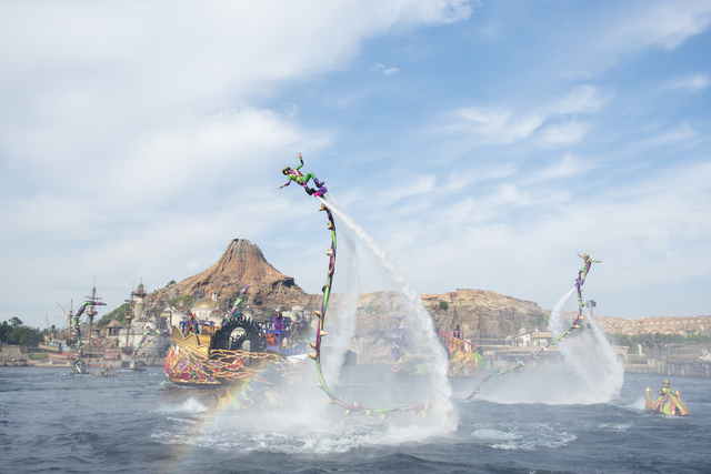 「ザ・ヴィランズ・ワールド」のフライボードによる演出｜東京ディズニーシー「ディズニー・ハロウィーン」2018年