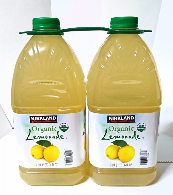 【No.5】【カークランドシグネチャー オーガニックレモネード 2.84L×2本 948円】レモン果汁18％ということで、レモンの爽やかな酸味がしっかり味わえます