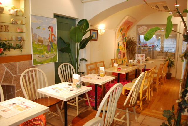 ことりカフェ/表参道店・店内