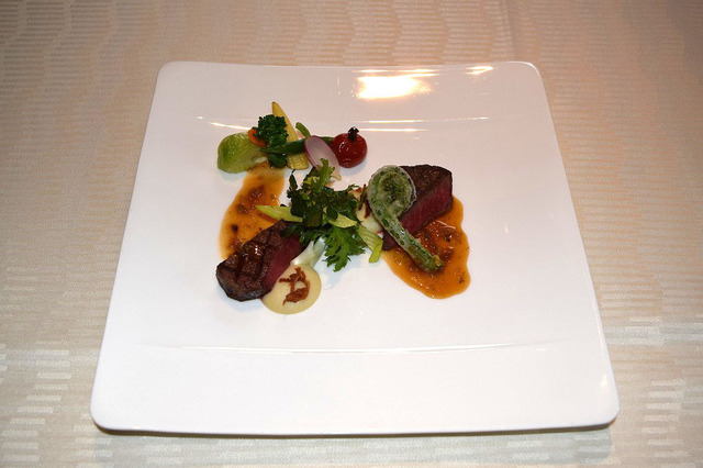 東京ディズニーシー・ホテルミラコスタ「オチェーアノ」ディズニー・イースター ランチコース ©Disney