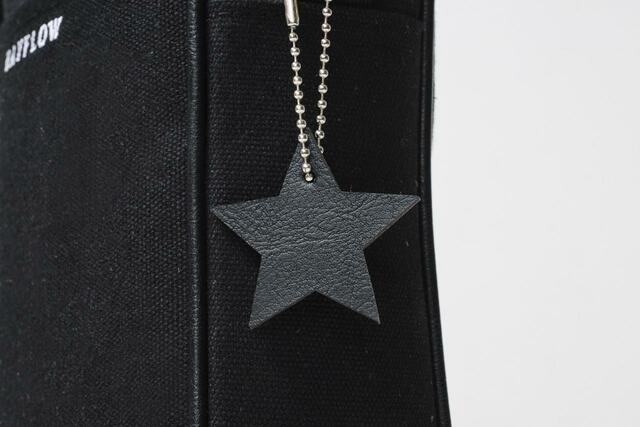 【BAYFLOWショルダーバッグ（ブラック）】フェイクレザーの星型のチャーム