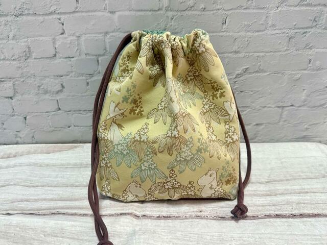 ものを入れてみました!コロンとした巾着特有のシルエットがかわいい♪