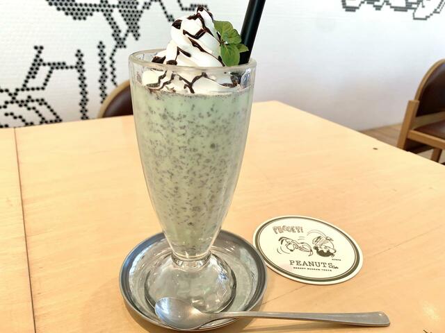 「ペパーミント パティのチョコミントミルクセーキ」（990円）