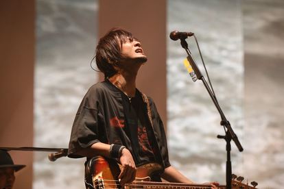 ライブレポ】back number無観客配信ライブを開催！「“特別なひとつ”にしたくて」（写真 2/13） - ぴあWEB