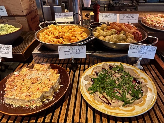 【ザ キッチン サルヴァトーレ クオモ銀座】色とりどりの料理に目移りします