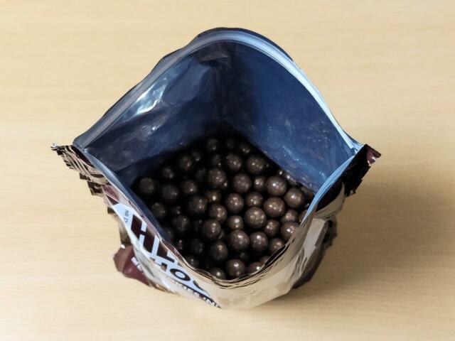 【コストコ ハーシー チョコバイツ クッキー＆チョコ 900g 1998円】ボール状の小さなチョコがたっぷり900g入り