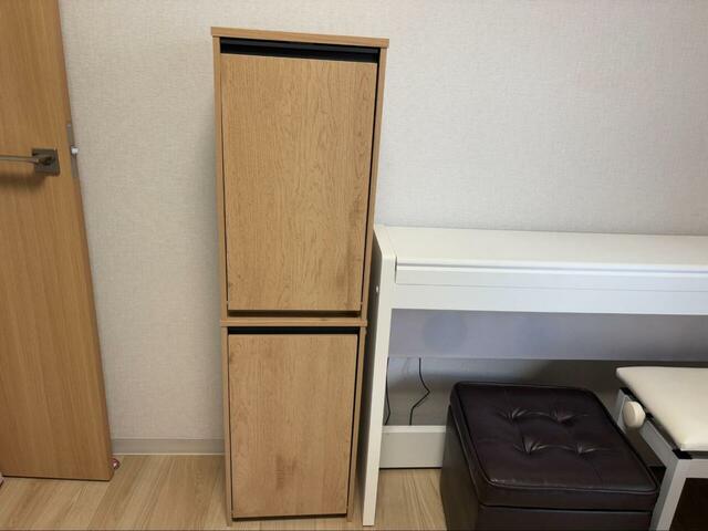 【アイリスオーヤマ ウッドペールストッカー】素材はMDF（木材繊維板）。水や湿気には強くないため、キッチンなど水回りに設置する場合は湿気対策をすると安心です