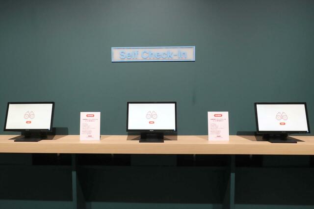 「ウェス・アンダーソンすぎる風景展」が開催された寺田倉庫の展示会場=3日午前、東京都品川区(関勝行撮影)