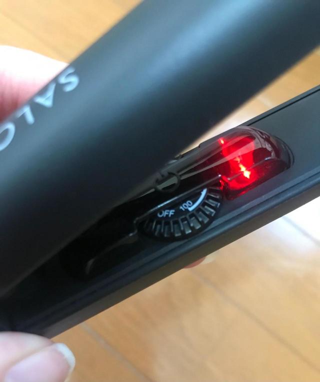 【SALONIA(サロニア)　ミニストレートヘアアイロン】温度調節は簡単なダイヤル式