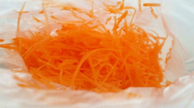 【ニトリ 1台10役スライサーセット・長方形】にんじんの細千切りでキャロットラペも簡単！