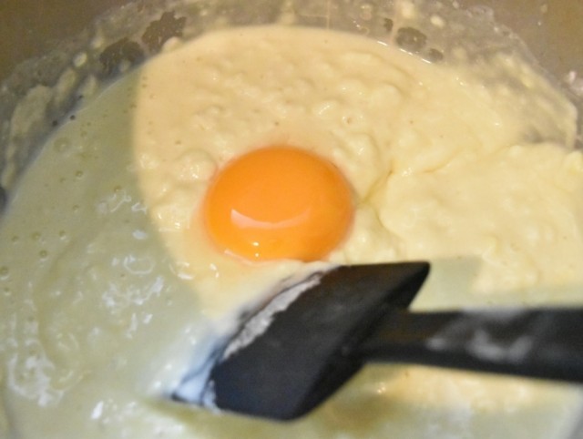 卵は一つ一つ混ぜ合わせる