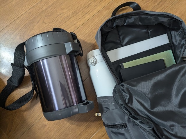 【coca ママリュック】お弁当箱や水筒、ノートなどもスッキリ収まります。通勤通学用にも大きすぎず、ちょうど良さそう◎