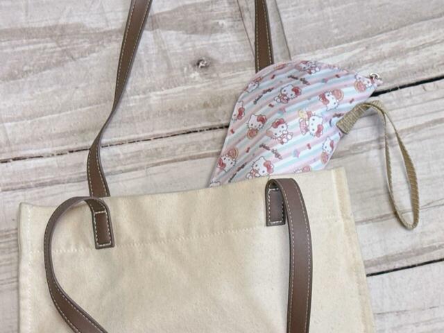 【しまむら ペットボトルホルダー（ハローキティ）】これからの季節、冷たいドリンクを持ち歩くのにぴったり！