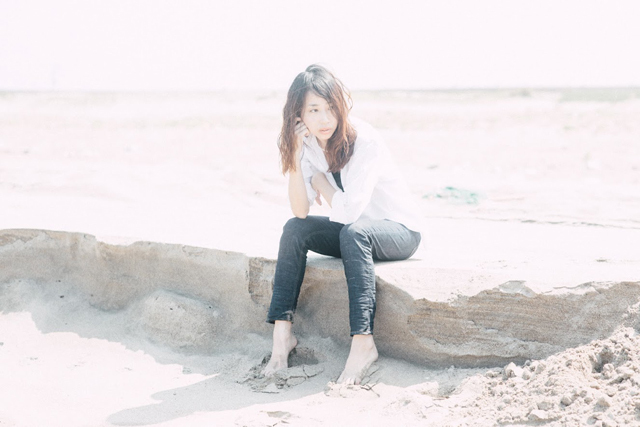 CAMERA:EOS6D / 彼女の瞬発力はとても凄くて、こうして欲しいという表情やしぐさがすぐ出てきます。撮っていてとても楽しいです。これは少しハイキー気味にしてみました。 