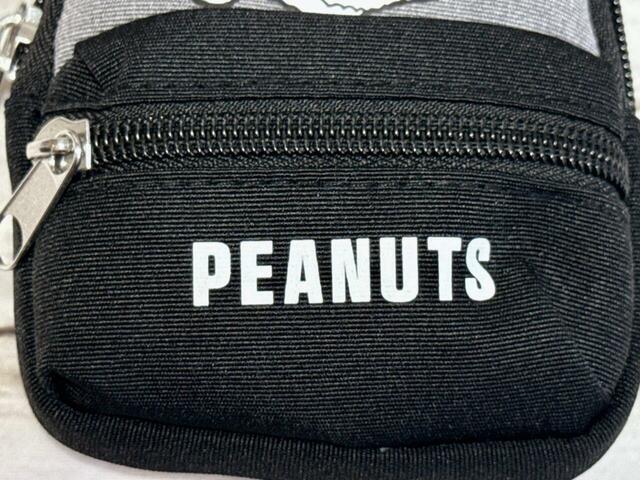 リュックのポケット部分には「PEANUTS」のロゴ入りなのも、さりげなくうれしいポイント♪
