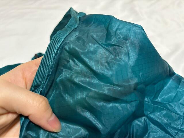 【mont-bell U.L.MONO ショルダー L】生地は薄めですが、mont-bellの技術を駆使した素材。引き裂き強度に優れているため破れてしまう心配はありません!