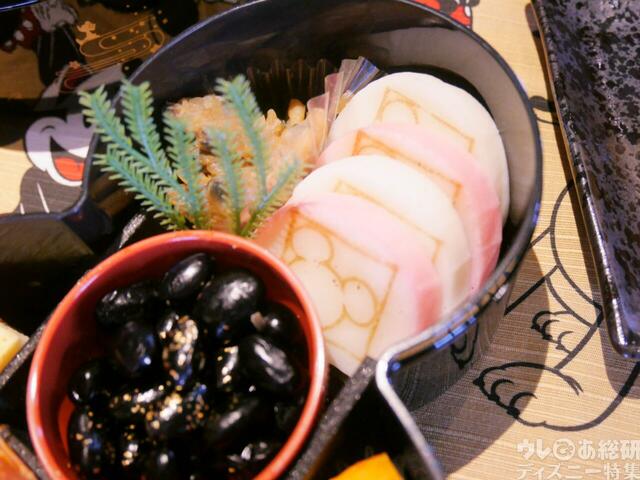 おせち・三段重「ミッキー&ミニー」｜27,900 円(税込)