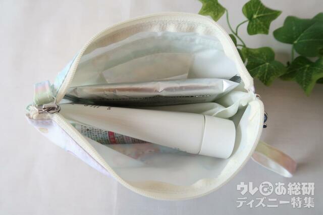 「スーベニアおてふきキャリー」大きなチューブも入ります