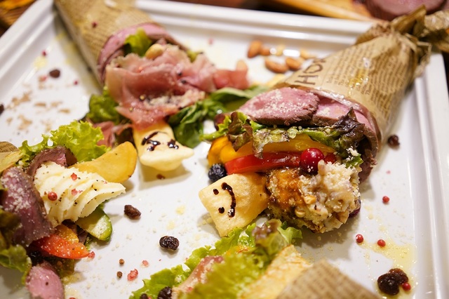 『肉(ニク)レープ』