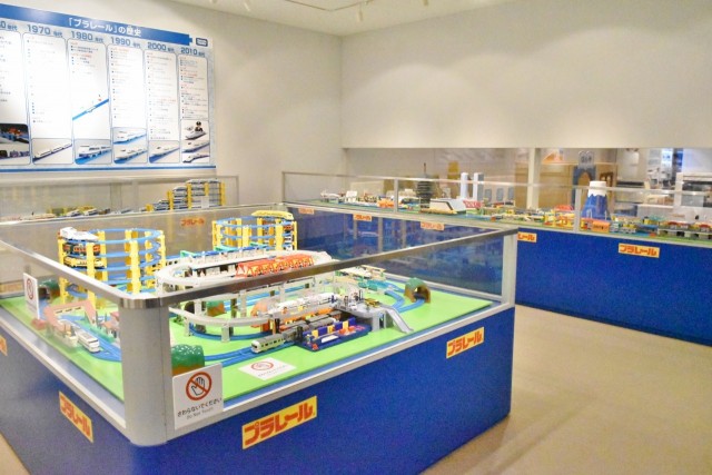 プラレールが展示されている
