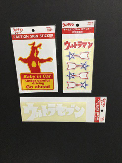 「ウルトラ怪獣擬人化計画」に展示されたステッカー