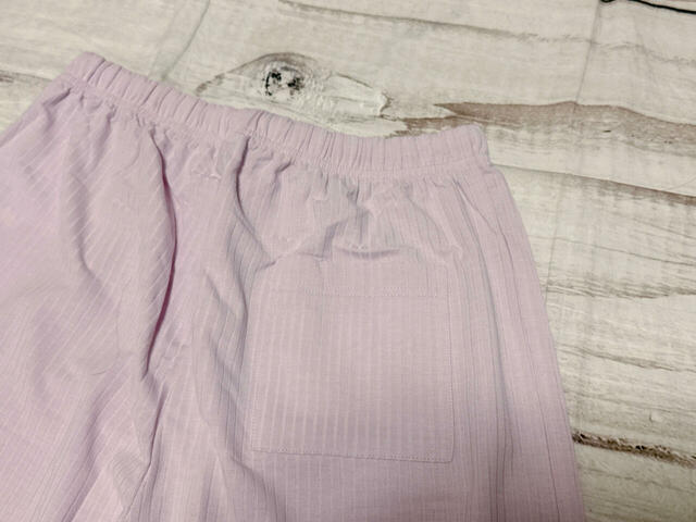 バックにはポケット付きなのもうれしいポイント！