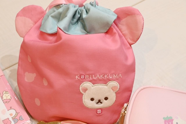 【サンエックスショールーム】コリラックマのいちごないちにち　「巾着」もいちご形！