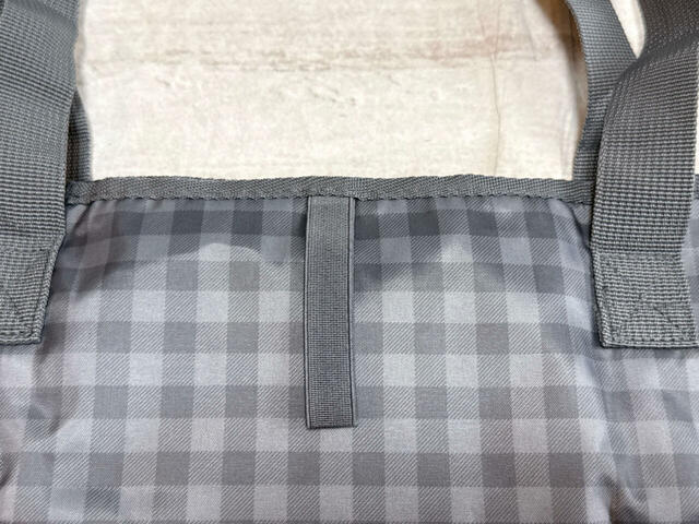 背面にゴムバンド付き