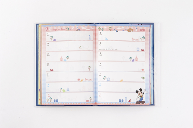 スケジュール帳 ¥1,700（2017年8月10日発売）販売店舗／東京ディズニーランド「ハウス・オブ・グリーティング」東京ディズニーシー「イル・ポスティーノ・ステーショナリー」