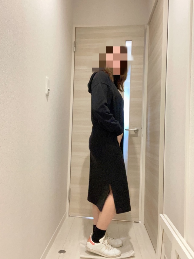 【UNIQLO（ユニクロ） スウェットフーデッドワンピース】スニーカーにも合います