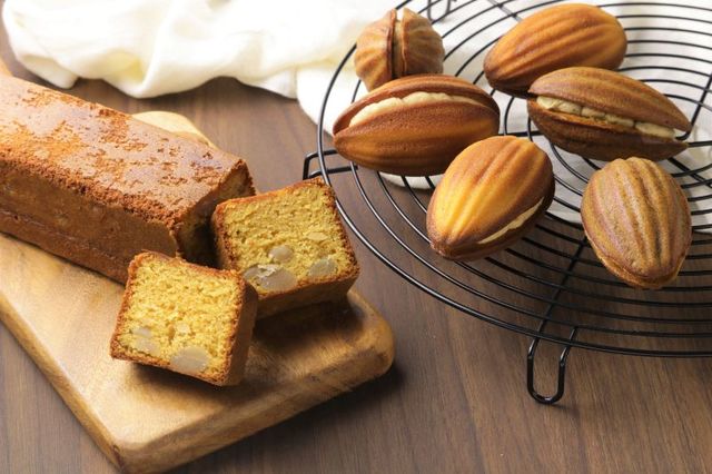 ケイク・オ・マルコナ(左)、アーモンドケーキ(右)