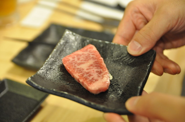 立ち食い焼肉を体験!／治郎丸　ササミ（宮崎牛A5、270円）