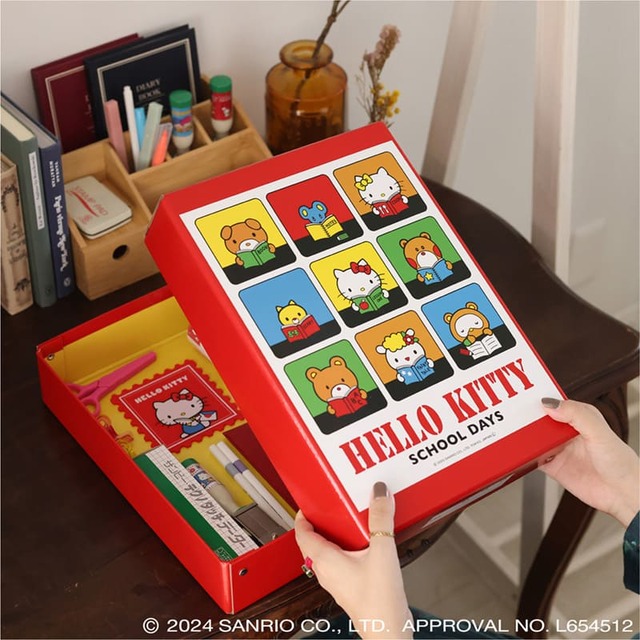 【郵便局のネットショップ／ハローキティ】「おどうぐ箱」文房具や裁縫道具、コスメや缶バッジなどのコレクショングッズの収納など！