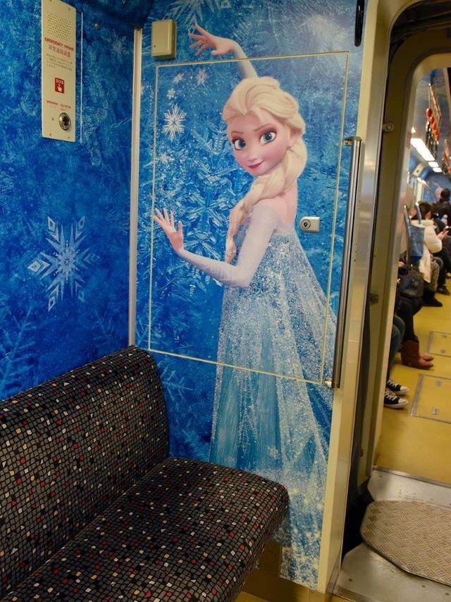 アナとエルサのスノークリスタル・ライナー　©Disney　撮影 / MezzoMiki