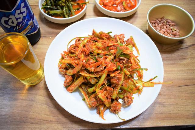 「ヨングァン食品」のコルベンイ（巻貝）和え