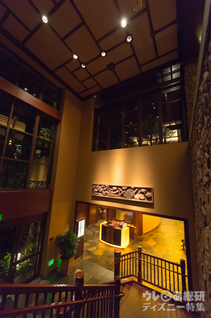 レストラン「マカヒキ」入り口｜アウラニ・ディズニー・リゾート & スパ コオリナ・ハワイ