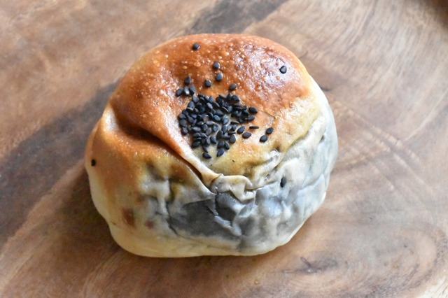 パンをここまで薄くするのも技術！！