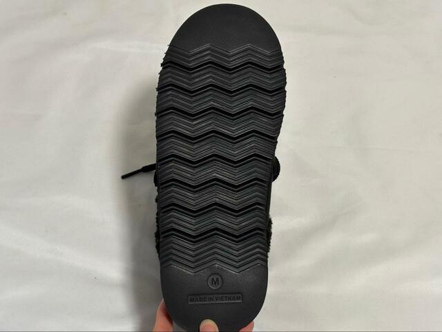 【niko and... オリジナルフェイクムートンモカシンブーツ】凹凸が特徴的なアウトソール。1日履いても滑りにくく、安定して歩けました!