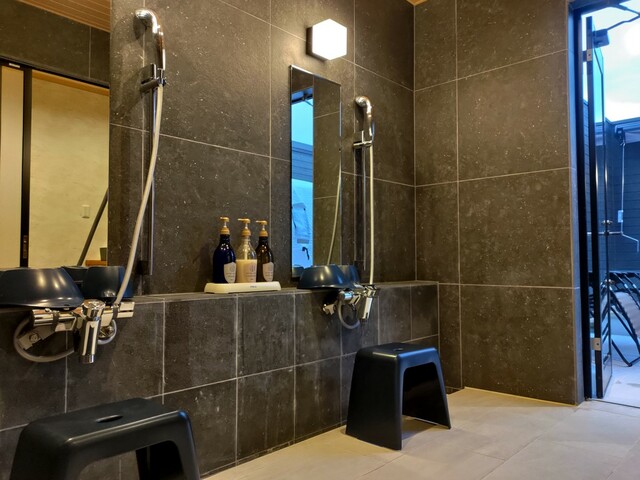 【VISION GLAMPING Resort ＆ Spa 山中湖】洗い場も広々