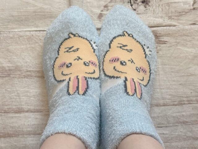 履いてみました。疲れているときに足元を見れば、うさぎの元気を分けてもらえそうなかわいさです!