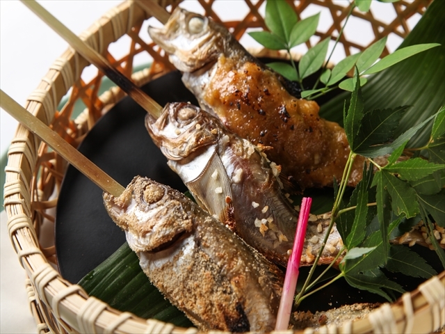 【秋田の県魚「ハタハタ」と「だまこ鍋」が旨い秋田郷土料理居酒屋】