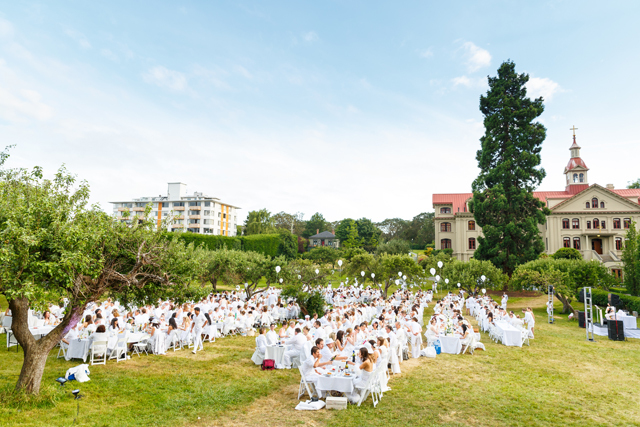 超優雅な“白”で統一されたパーティー「ディネ・アン・ブラン」