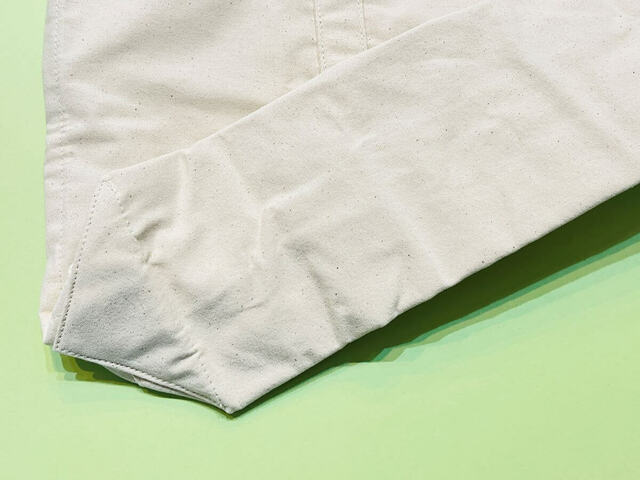 【セブン‐イレブン 福袋2025】底のマチ部分は生地が二重になっていて丈夫！