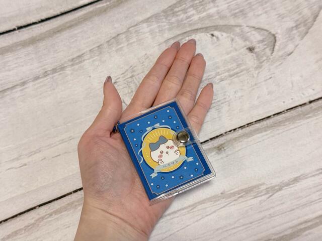 『ちいかわ』×100円ショップ新作グッズ第8弾「ちいかわ ミニメモキーチェーンボタン付き」サイズ：（約）縦7×横5cm