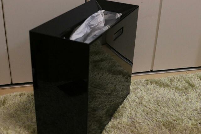 【山崎実業(Yamazaki)トラッシュカン ワイド ブラック】重厚感を感じるデザイン